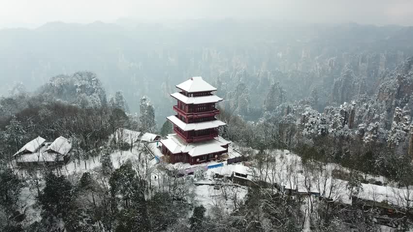 张家界天子山景区雪景4k航拍视频