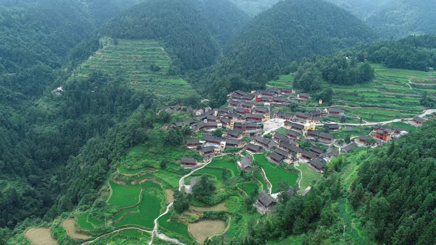 湖南湘西十八洞村苗寨俯视大全景4k航拍视频