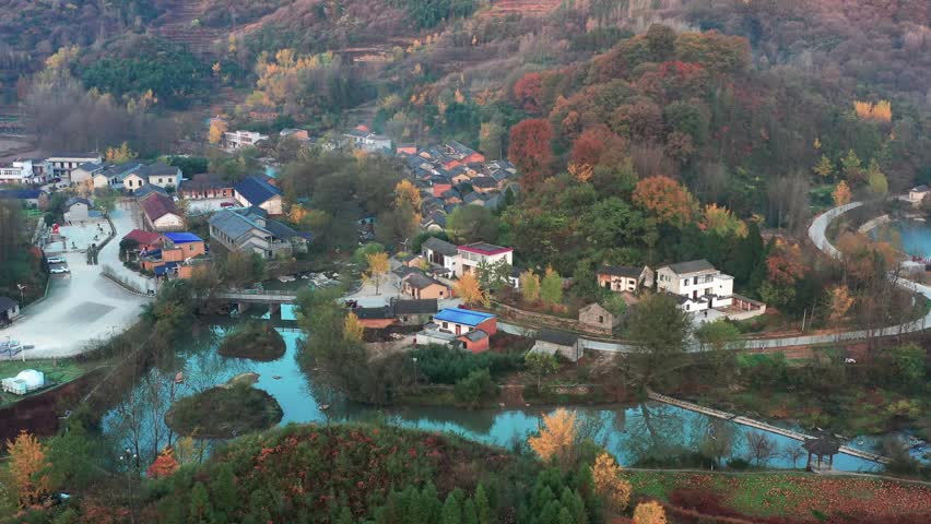 河南省信阳新县西河湾古村秋季风景4k航拍视频