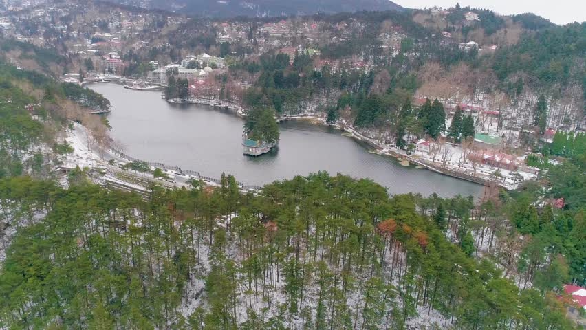 雪天庐山如琴湖忆琴亭环绕靠近4k航拍视频